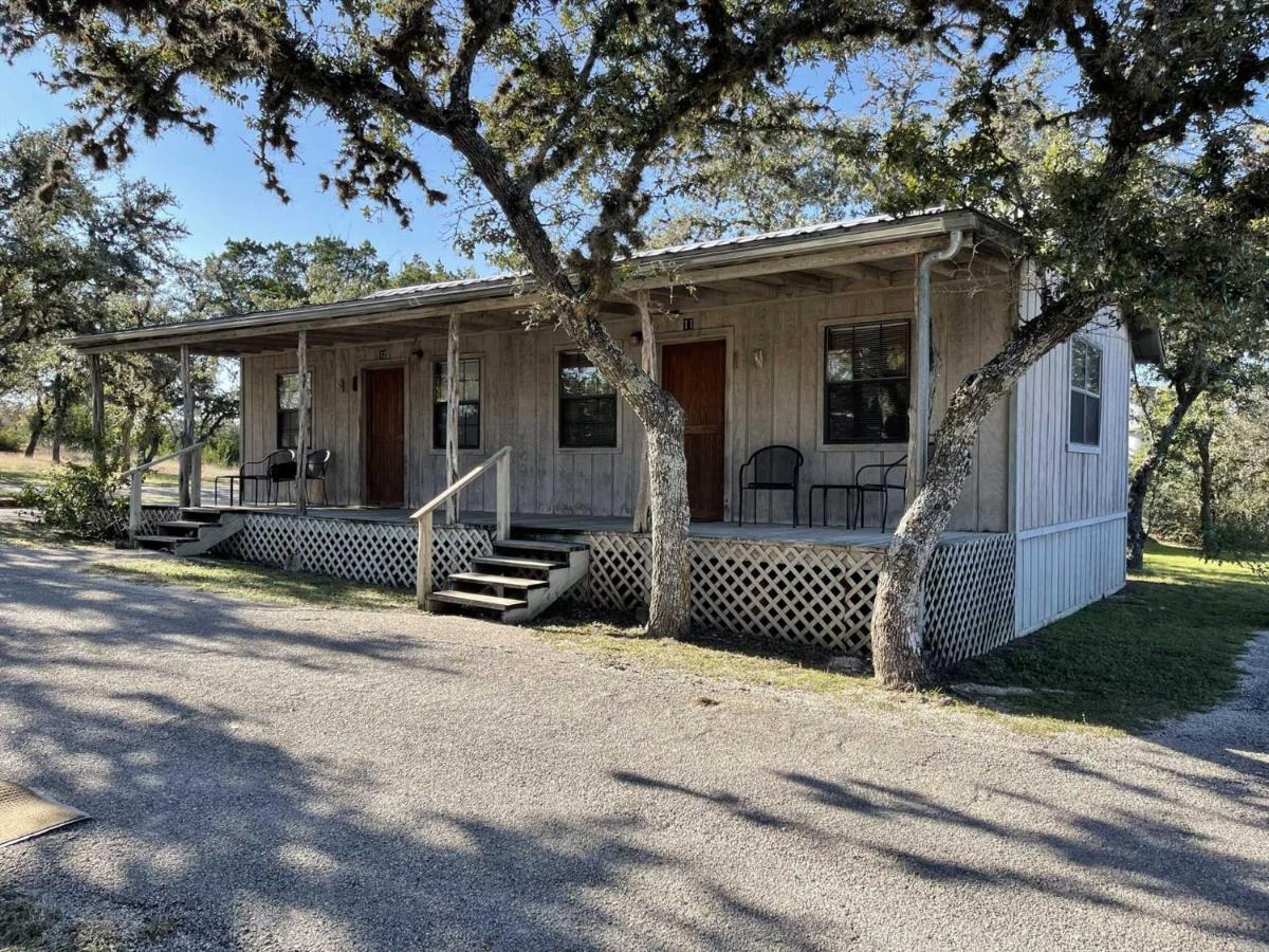 West 1077 Guest Ranch - Retreat Bed and Breakfast Tarpley Exterior foto