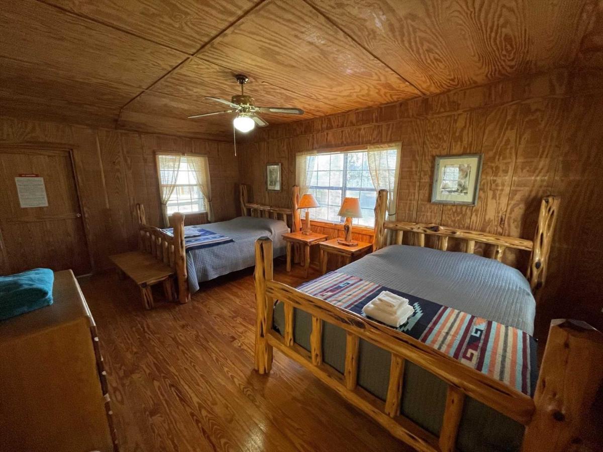 West 1077 Guest Ranch - Retreat Bed and Breakfast Tarpley Exterior foto