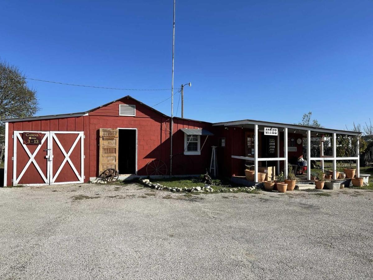 West 1077 Guest Ranch - Retreat Bed and Breakfast Tarpley Exterior foto