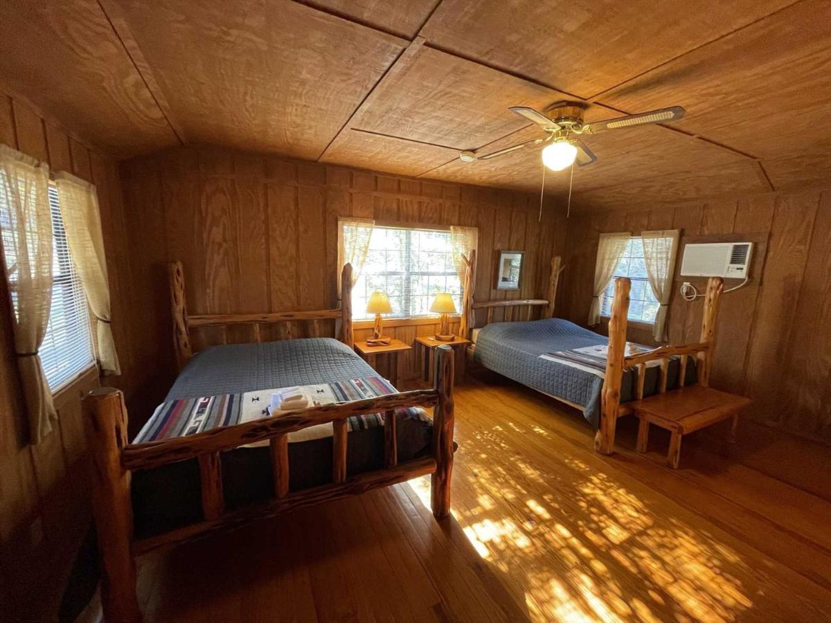 West 1077 Guest Ranch - Retreat Bed and Breakfast Tarpley Exterior foto