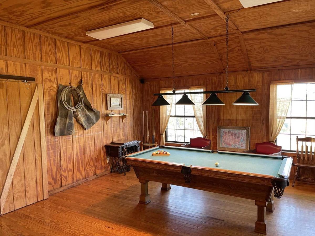 West 1077 Guest Ranch - Retreat Bed and Breakfast Tarpley Exterior foto