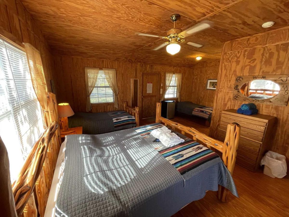West 1077 Guest Ranch - Retreat Bed and Breakfast Tarpley Exterior foto